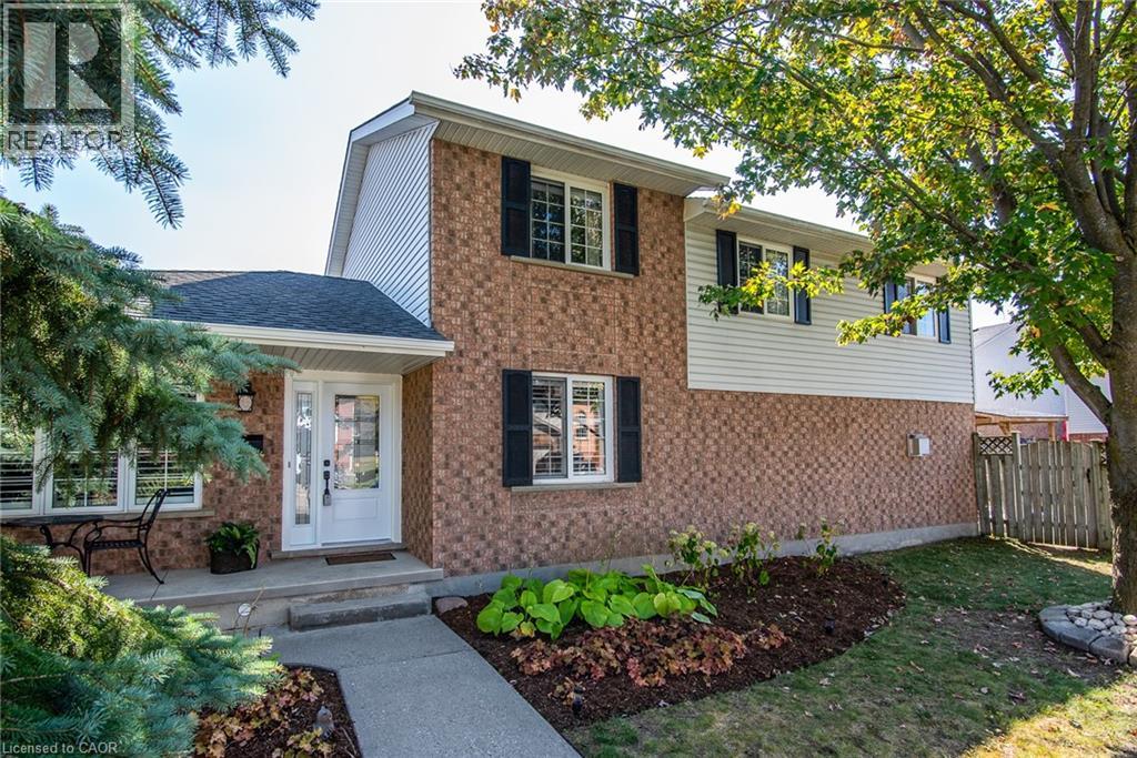 271 Newbury Dr, Kitchener, ON N2N 3A3
