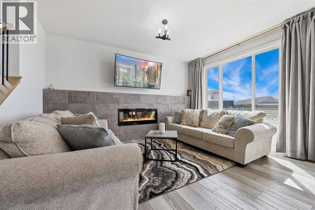 49 Emerson Cres, Okotoks, AB T1S 5W7