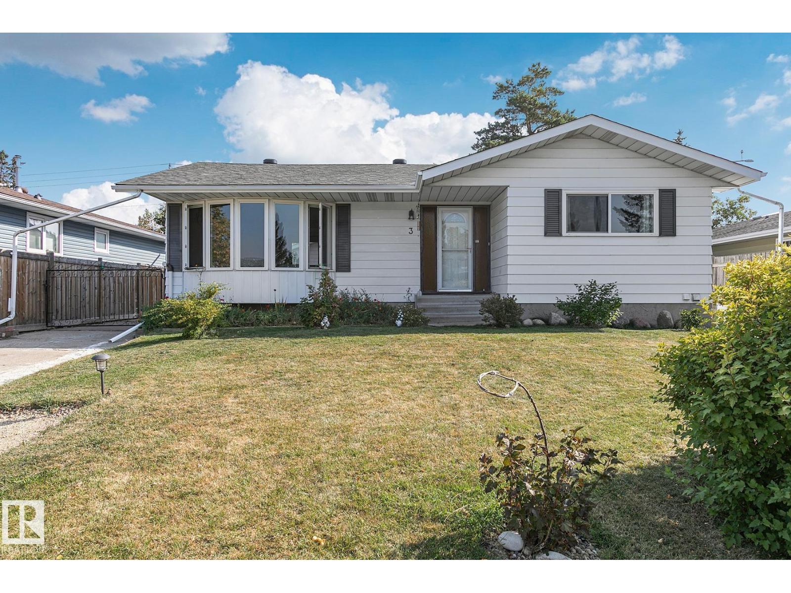 3 Wilson Cr, Sherwood Park, AB T8A 3L1