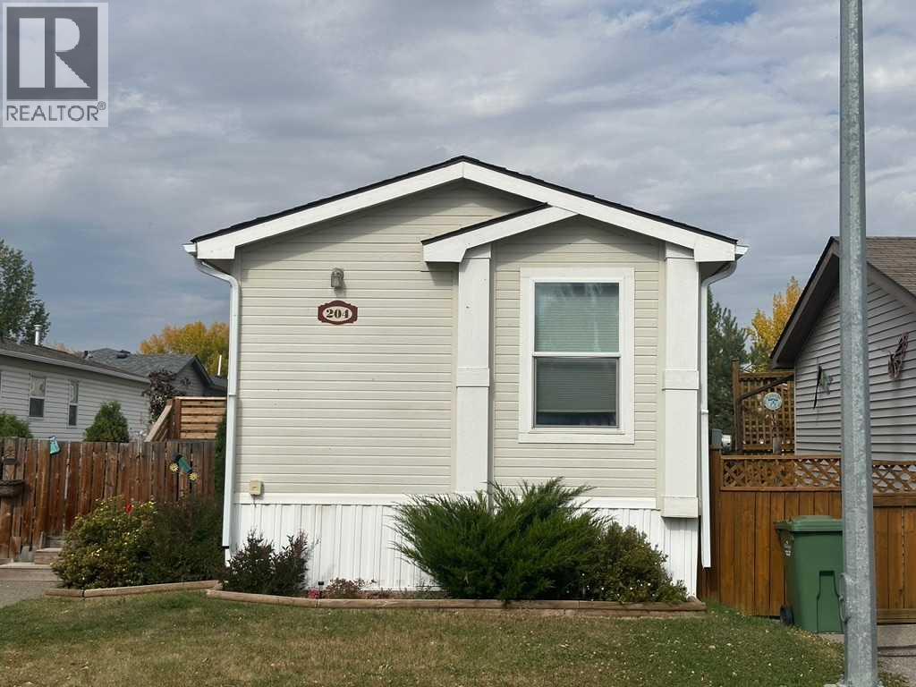 204 Railway Ave, Coaldale, AB T1M 0A7