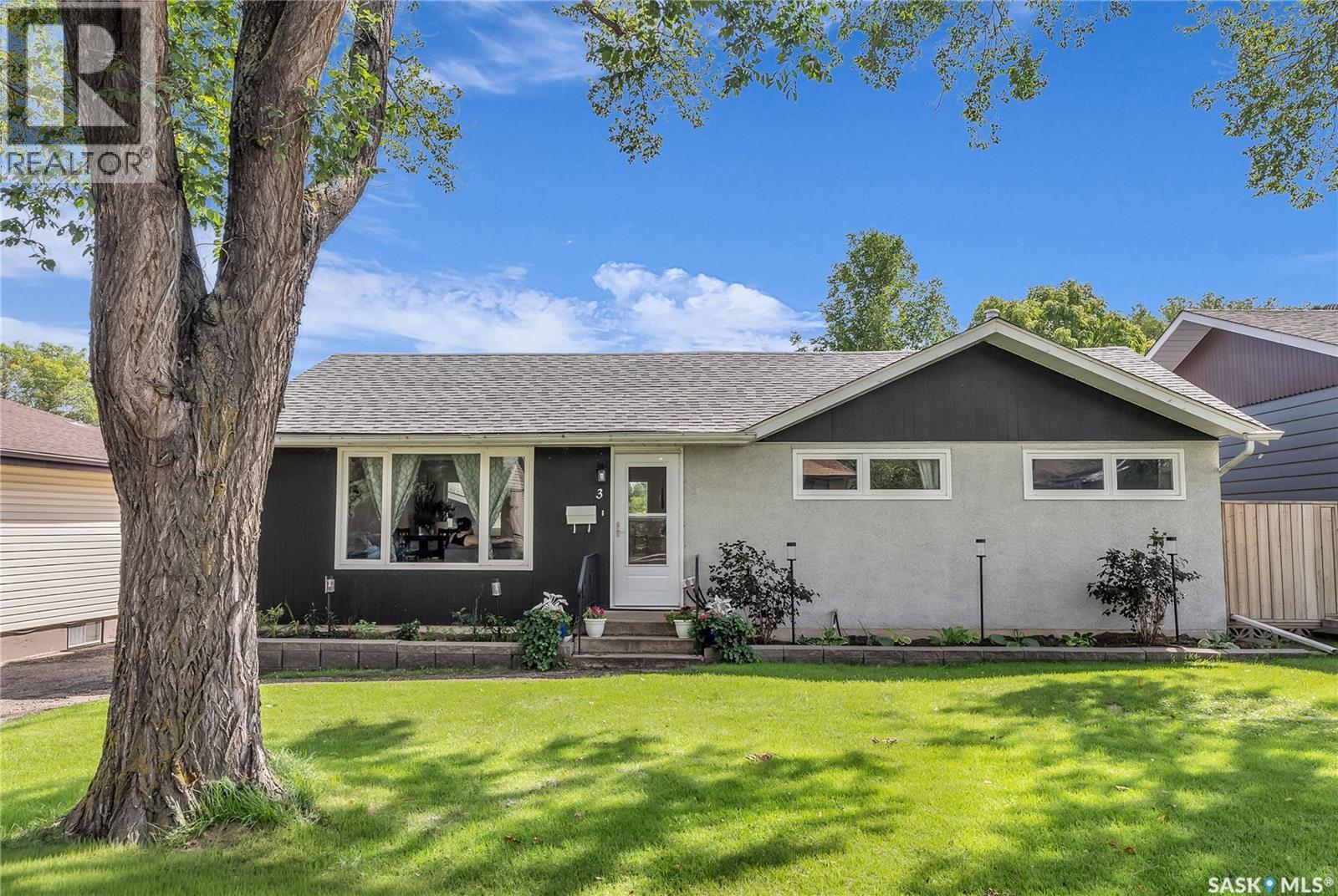 3 Kusch Cres, Saskatoon, SK S7L 3T4