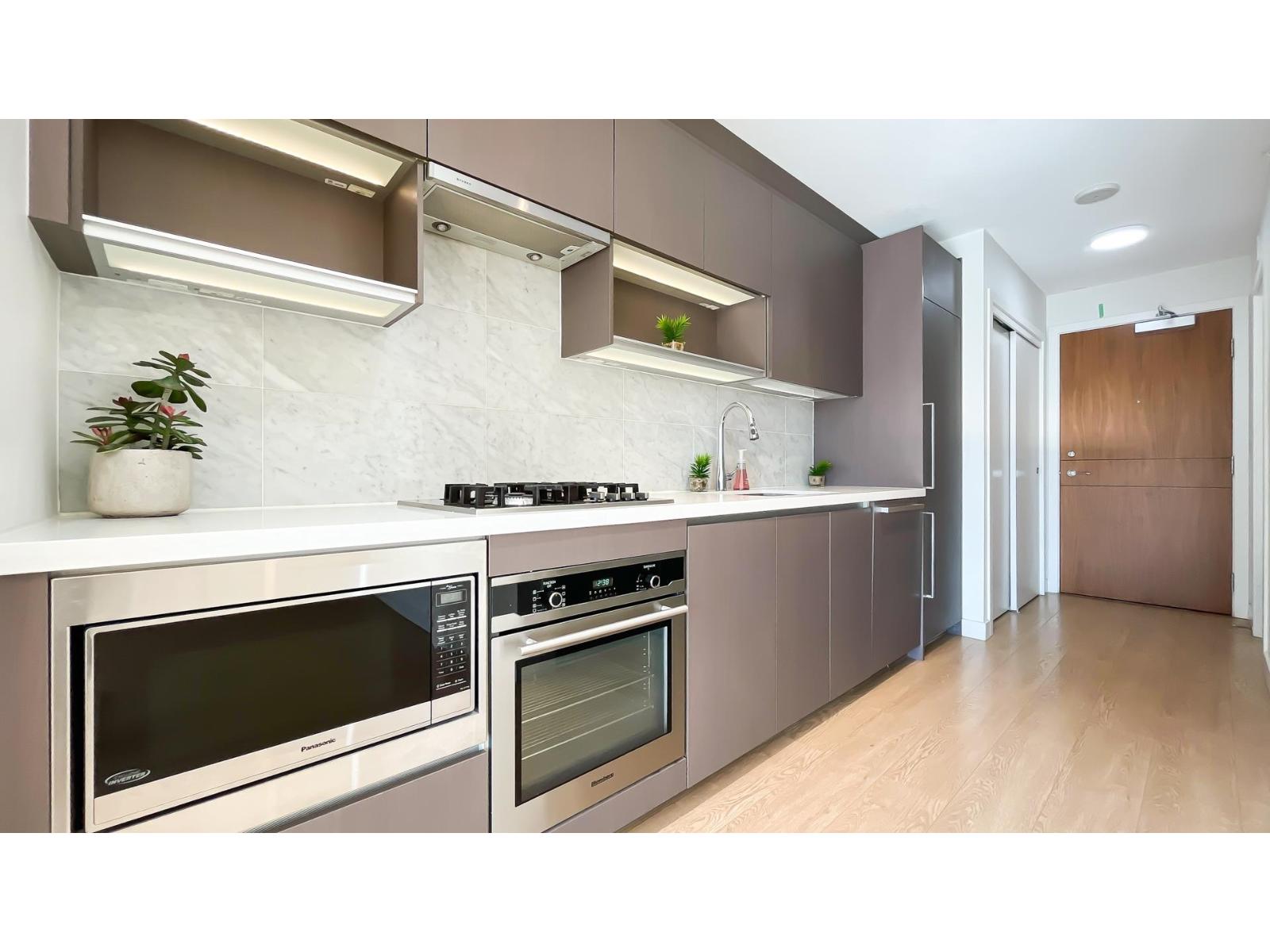 13750 100 Avenue Unit 1105, Surrey, BC V3T 0L3
