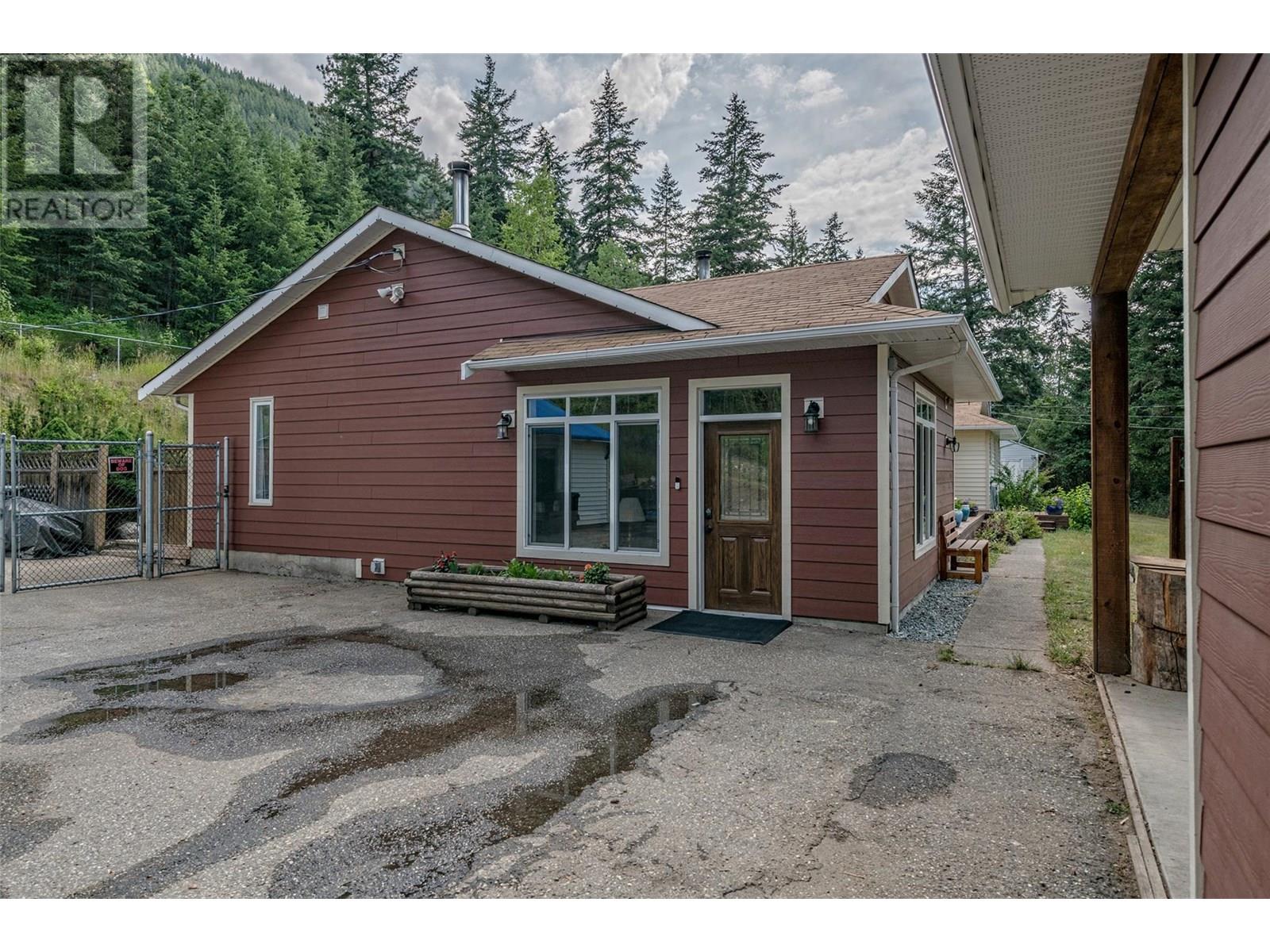 6960 Brewer Rd, Coldstream, BC V1B 3H2