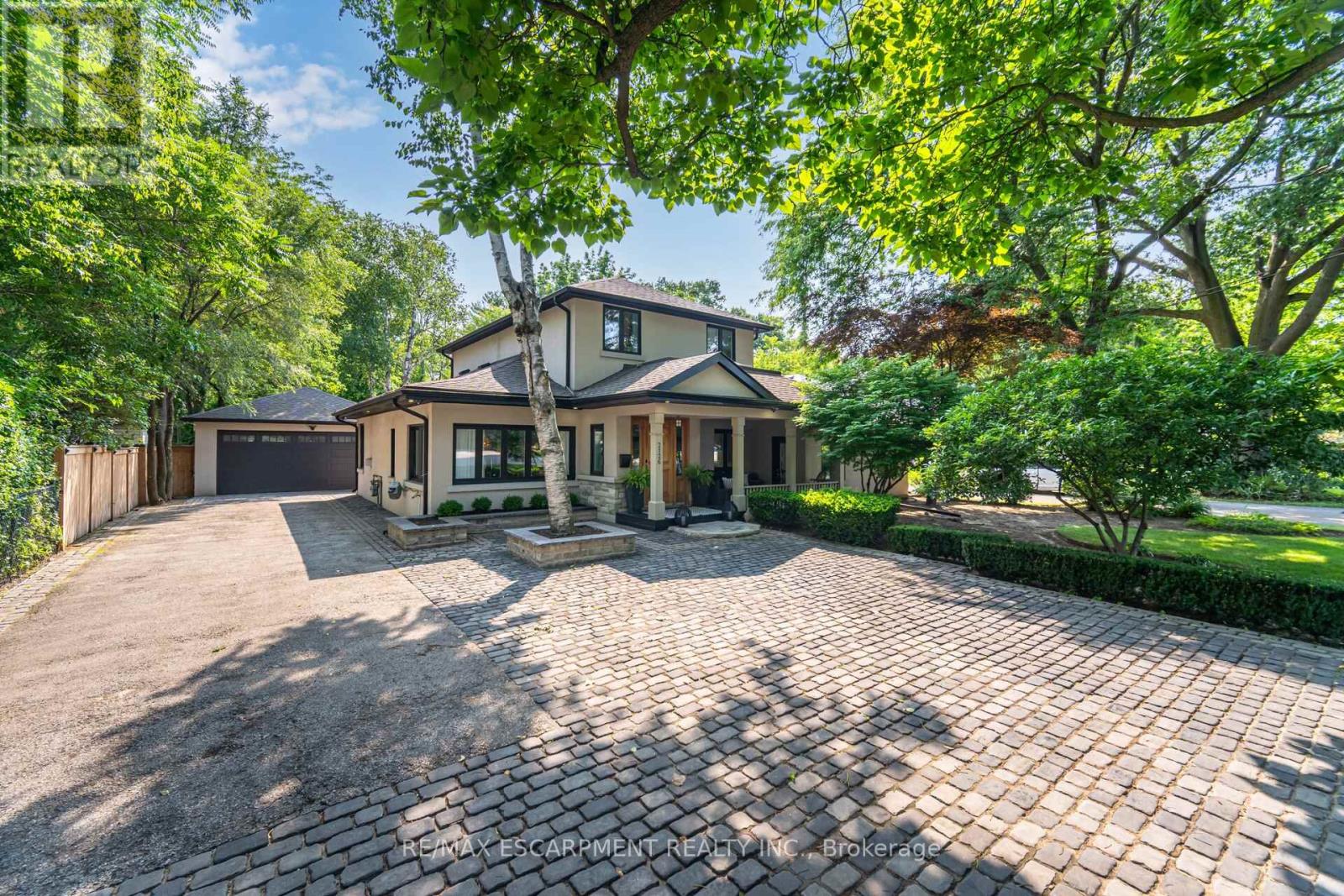 2126 Grange Dr, Mississauga, ON L5B 1P5
