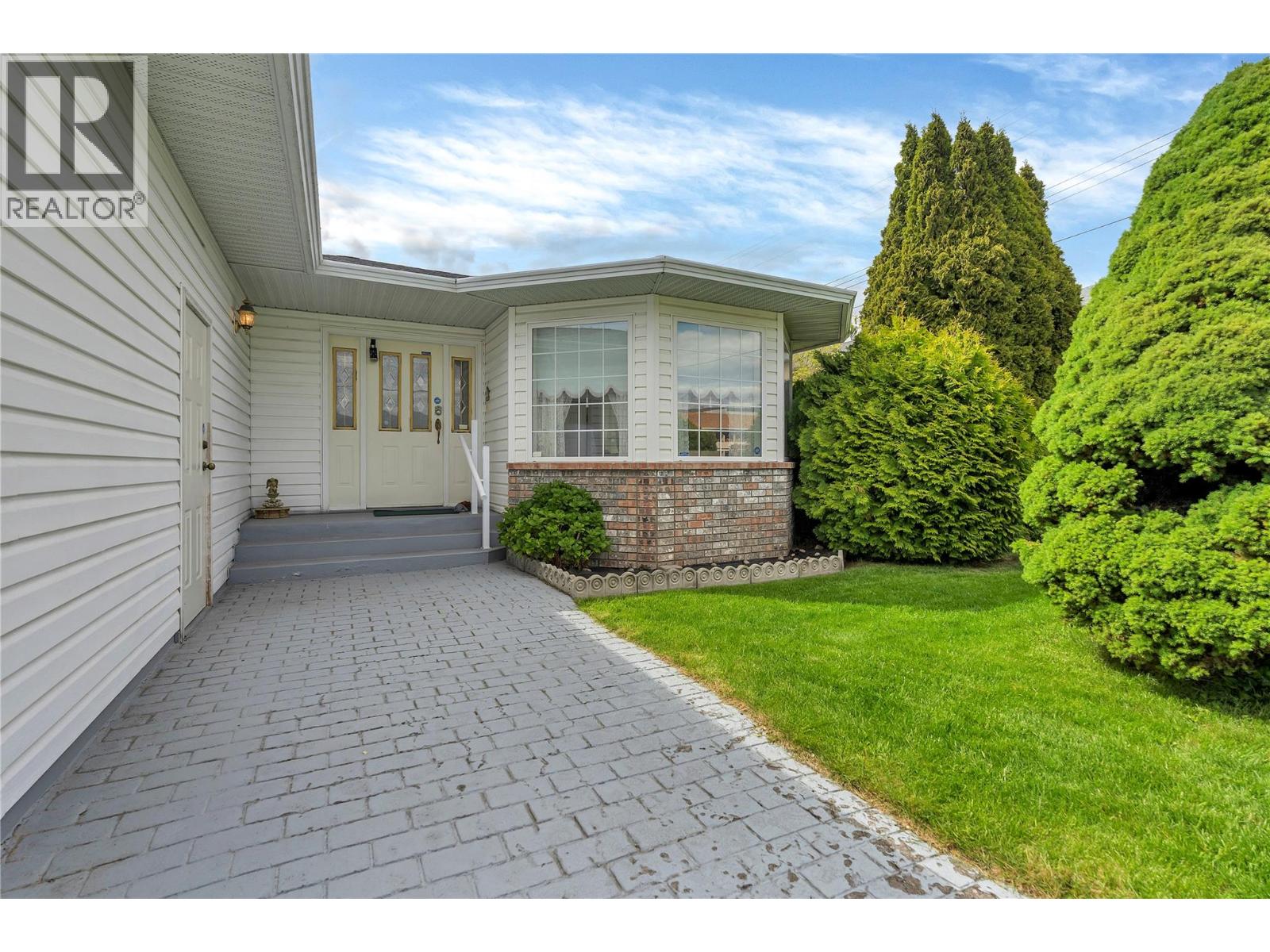 13208 Armstrong Ave, Summerland, BC V0H 1Z0