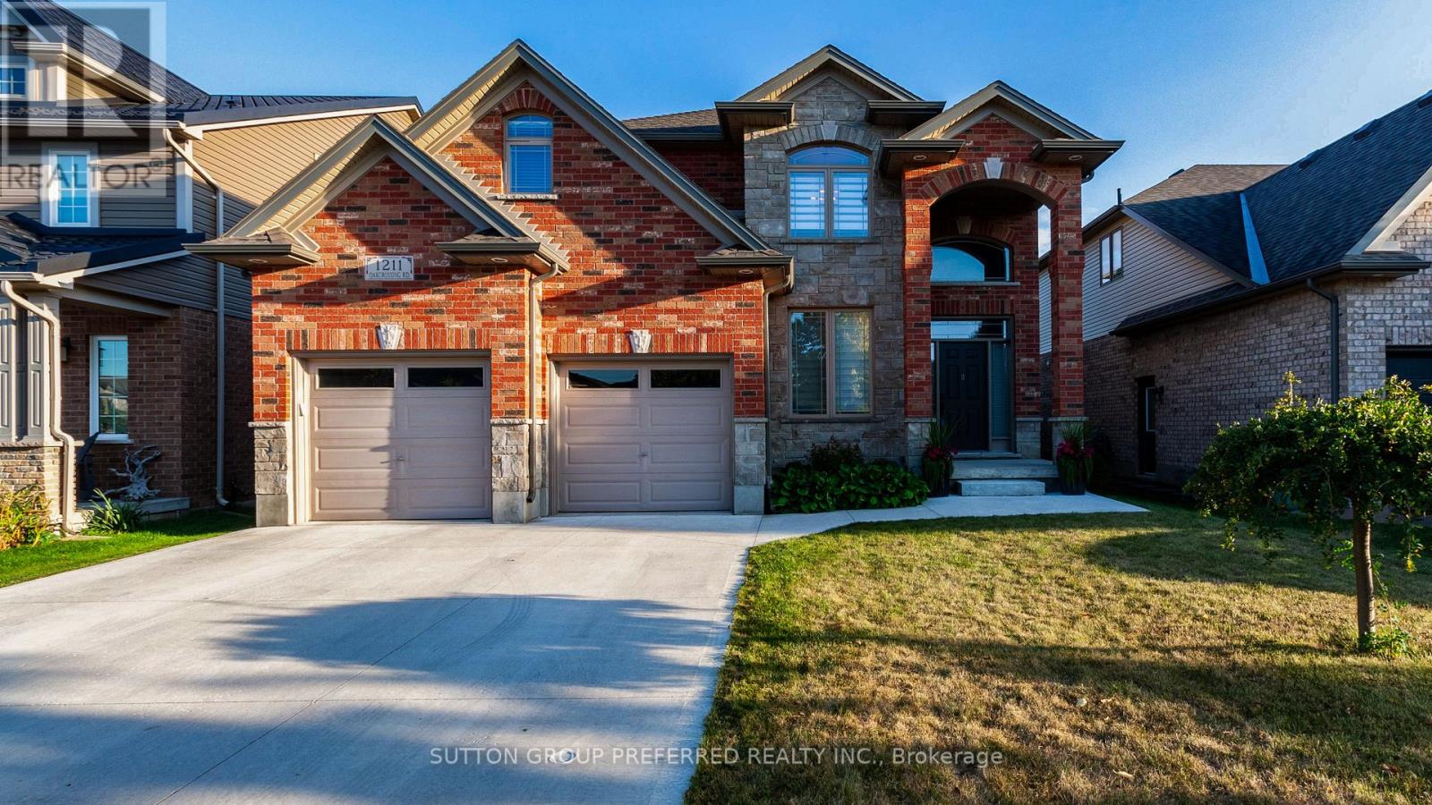 1211 Oakcrossing Rd, London, ON N6H 0C2
