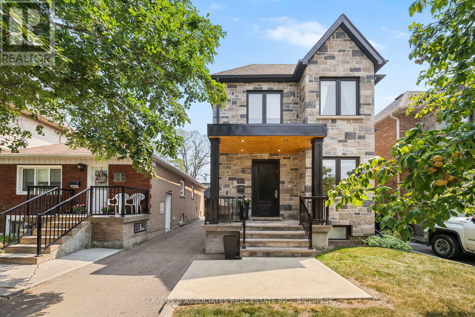 1213 Glencairn Ave, Toronto, ON M6B 2B6