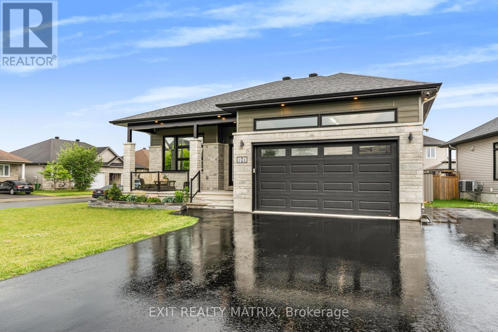 101 Lyon St, Russell, ON K0A 1W0