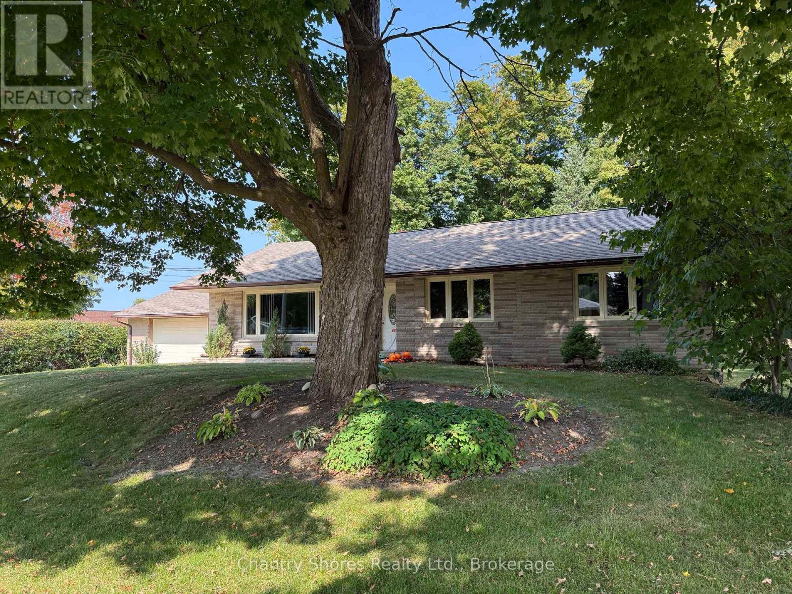 647 Eugenie St E, Saugeen Shores, ON N0H 2C4