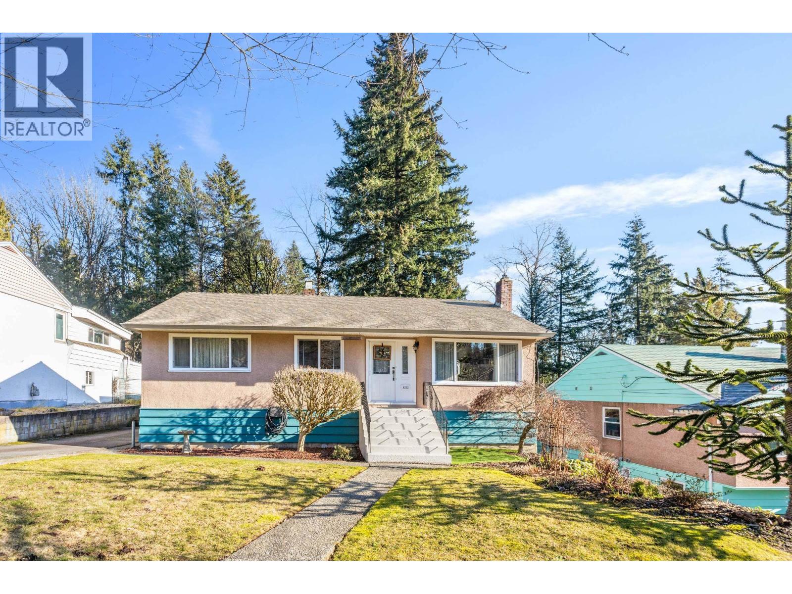 8222 Joffre Ave, Burnaby, BC V5J 3L3