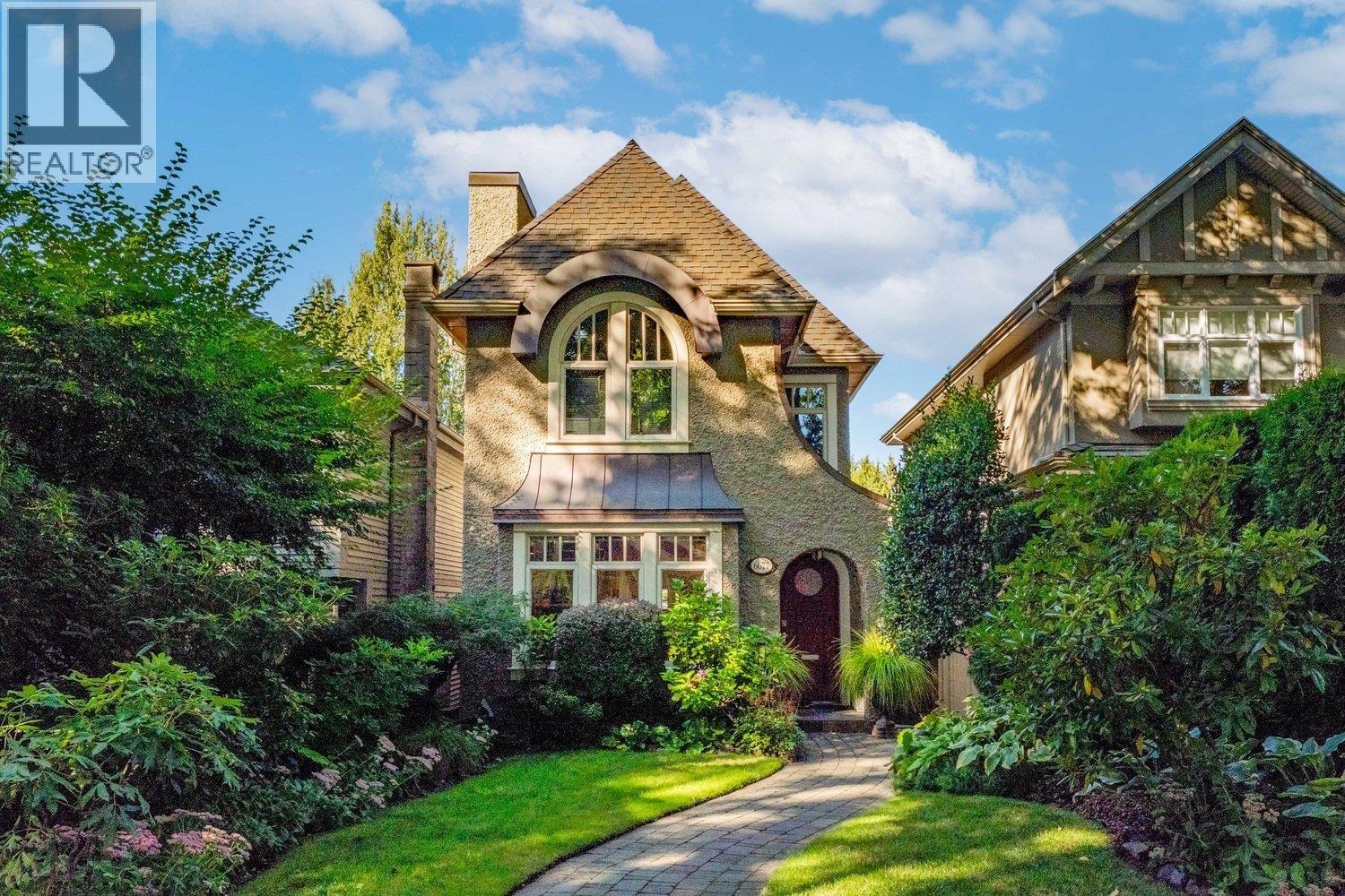 6677 Laburnum St, Vancouver, BC V6P 5M6
