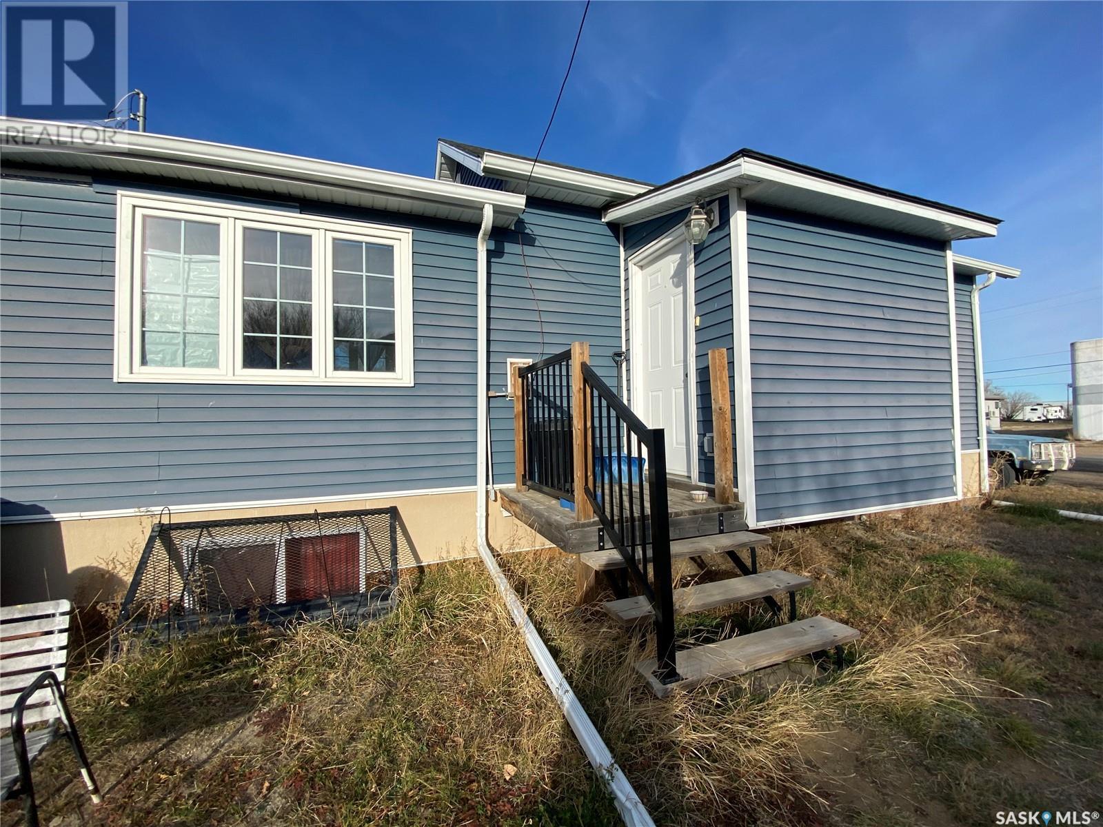 1403 Centre St, Cadillac, SK S0N 0K0
