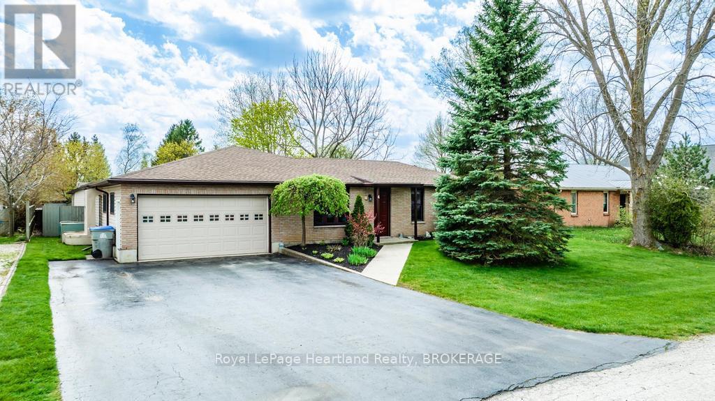 4 Ducharme Cres, Bluewater, ON N0M 1G0