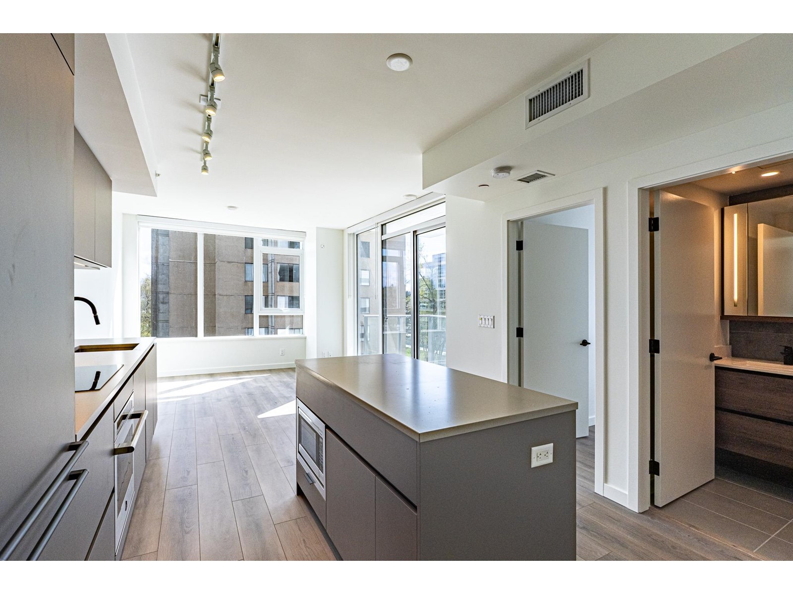 10448 University Drive Unit 508, Surrey, BC V3T 0S7