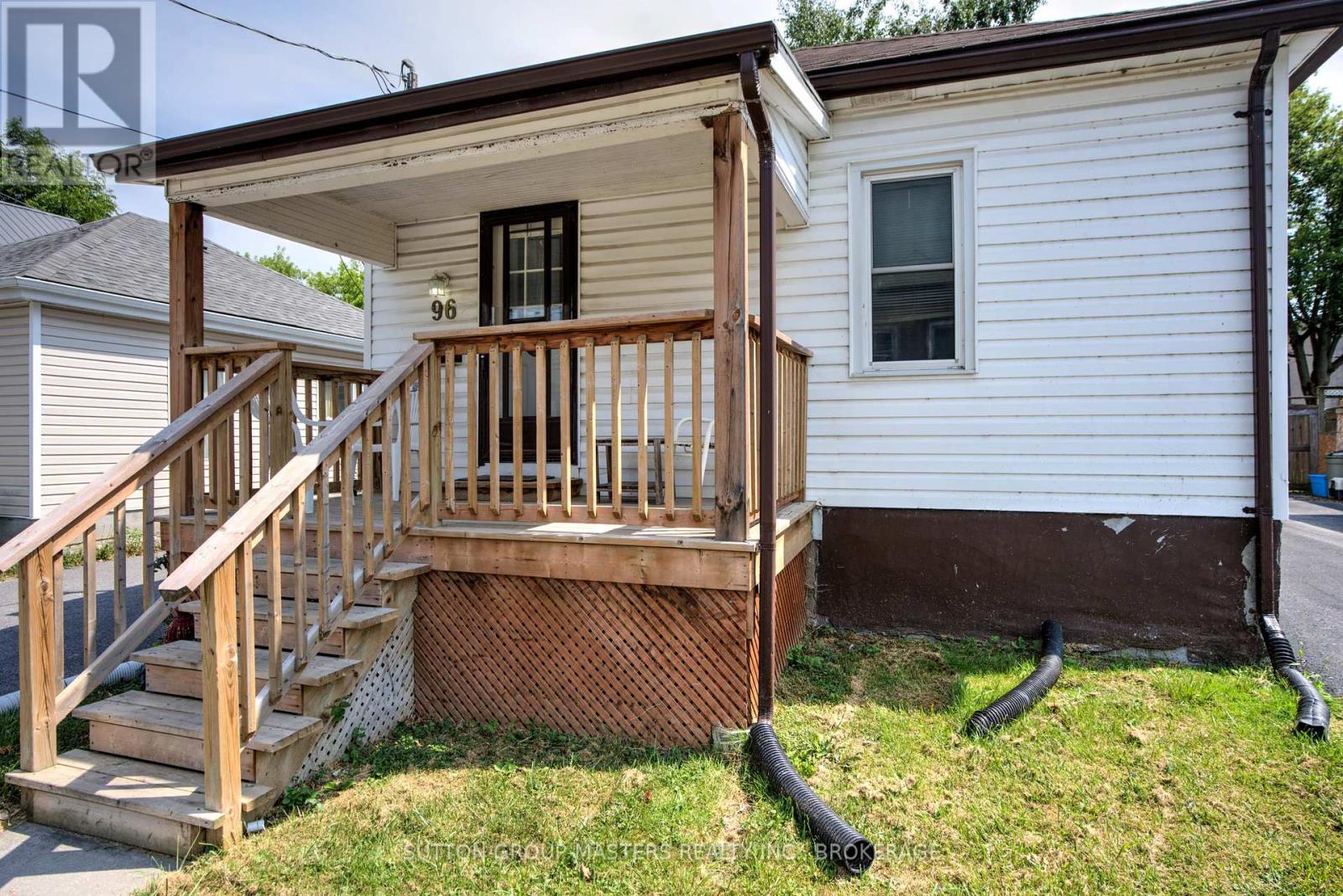 96 Russell St, Kingston, ON K7K 2E8