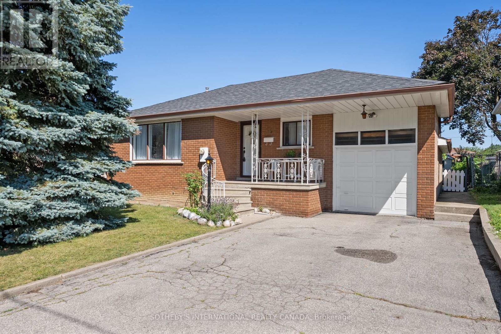 76 Lawnside Dr, Toronto, ON M6L 1Z7
