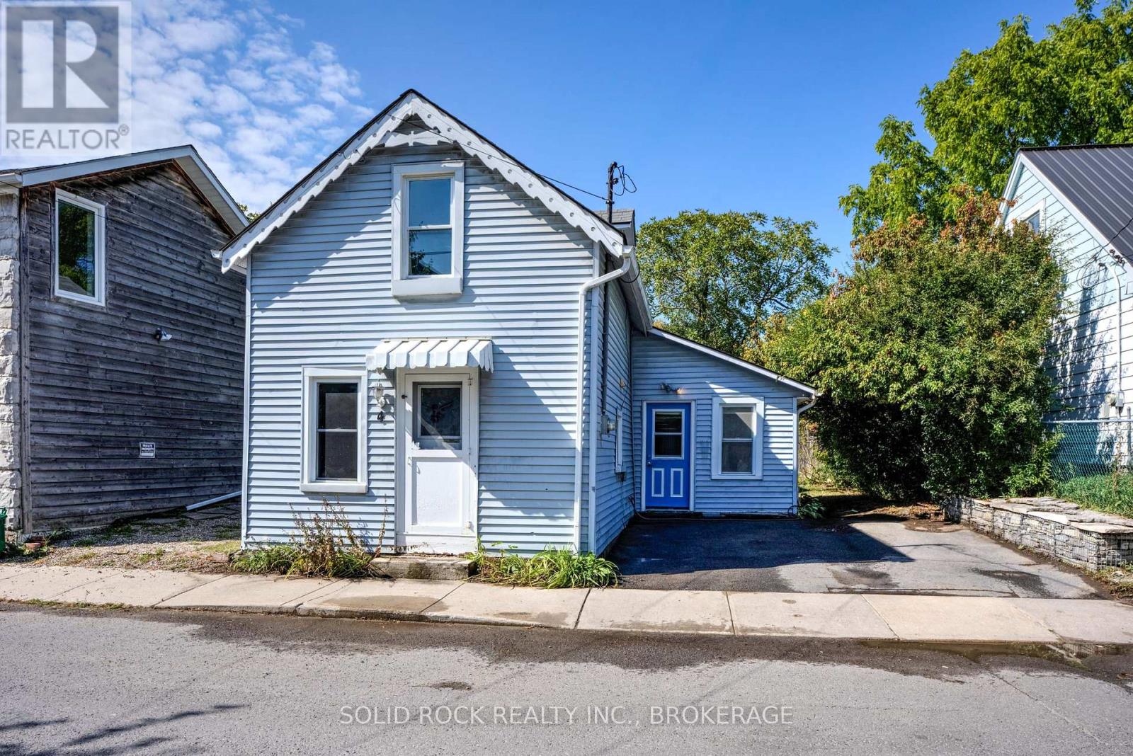 4 Cowdy St, Kingston, ON K7K 3W7