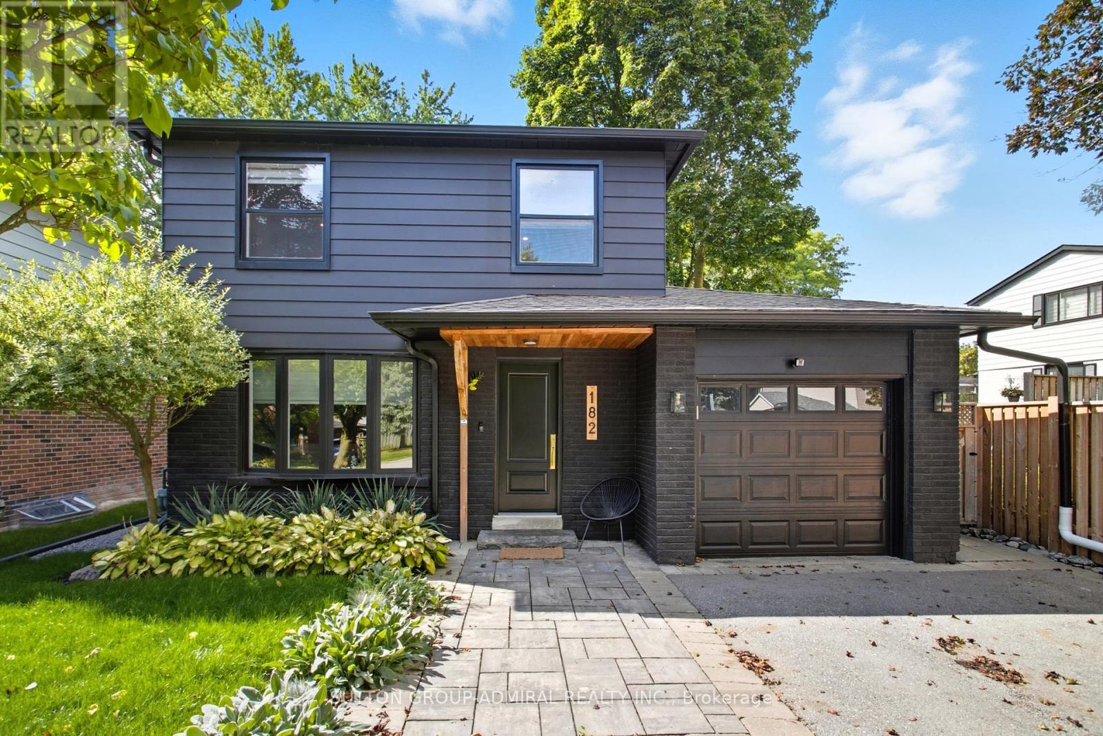 182 Talbot Cres, Newmarket, ON L3Y 1A3