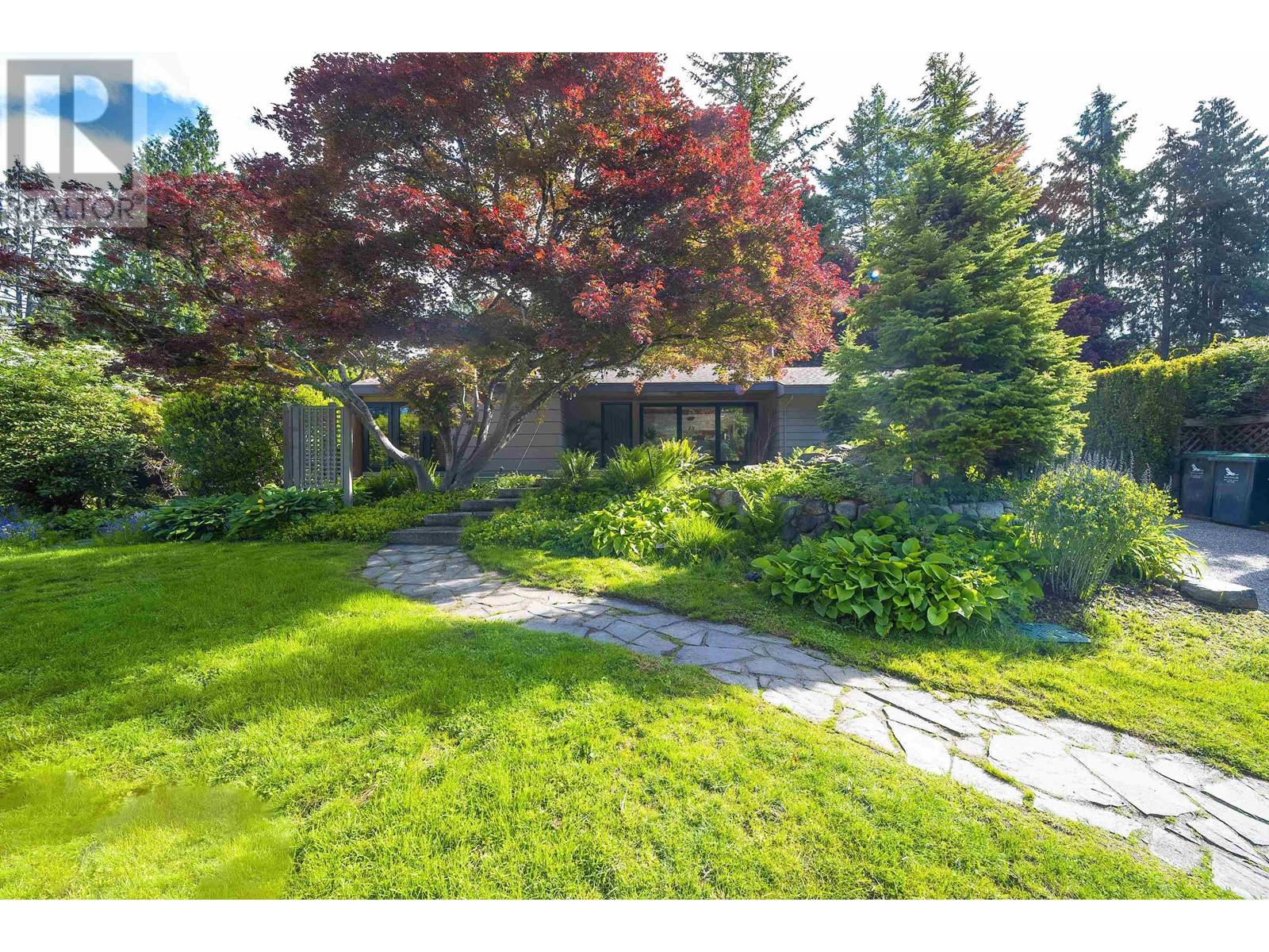 4096 Sunset Blvd, North Vancouver, BC V7R 3Y8