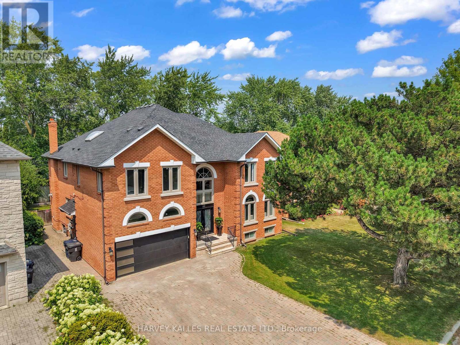 42 Grangemill Cres, Toronto, ON M3B 2J2