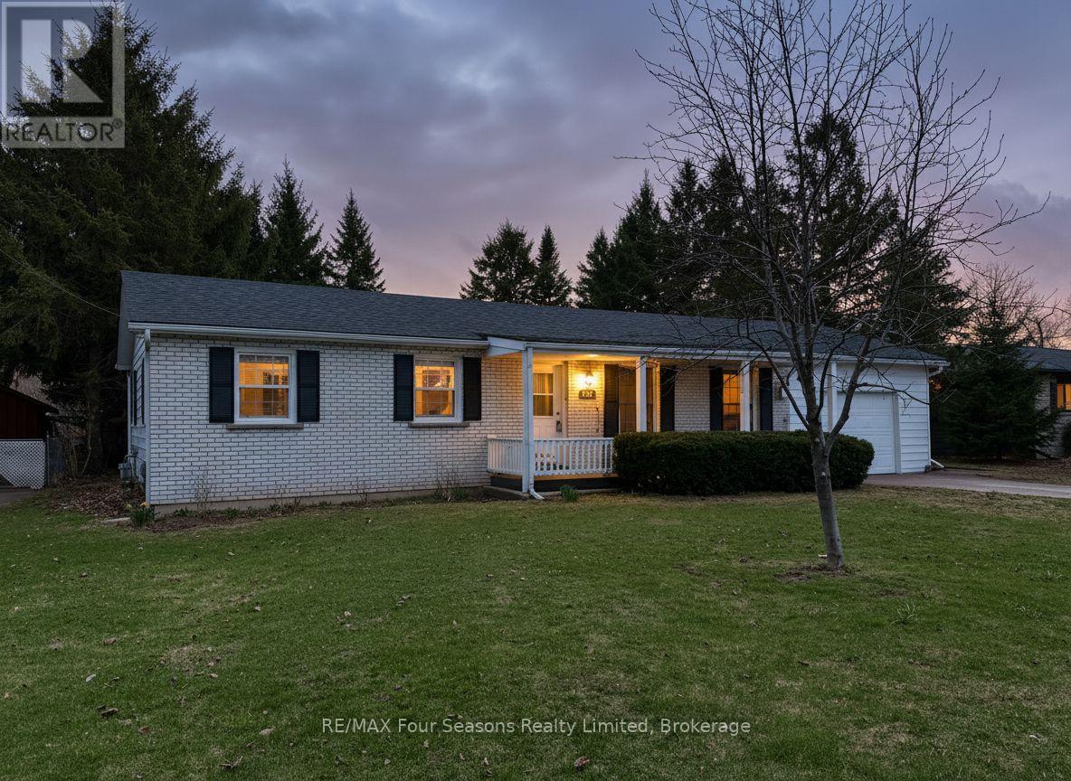 207 Christopher St, Clearview, ON L0M 1S0