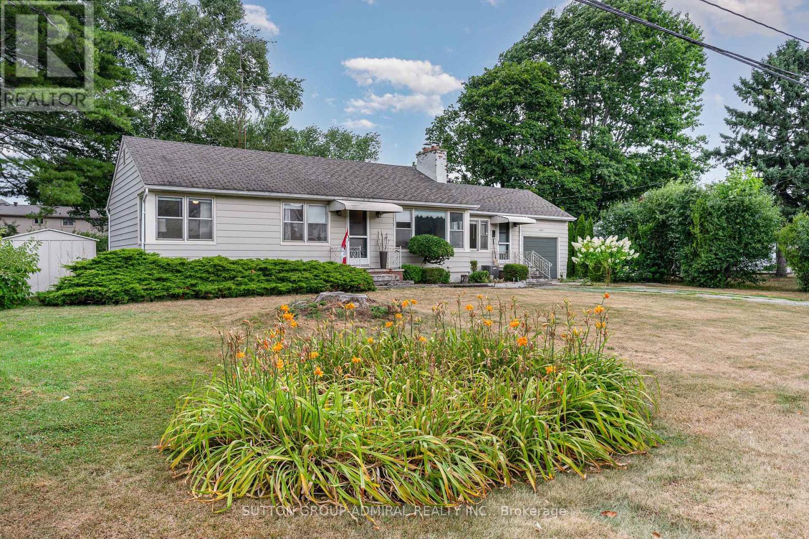 2455 Rebecca St, Oakville, ON L6L 2B1