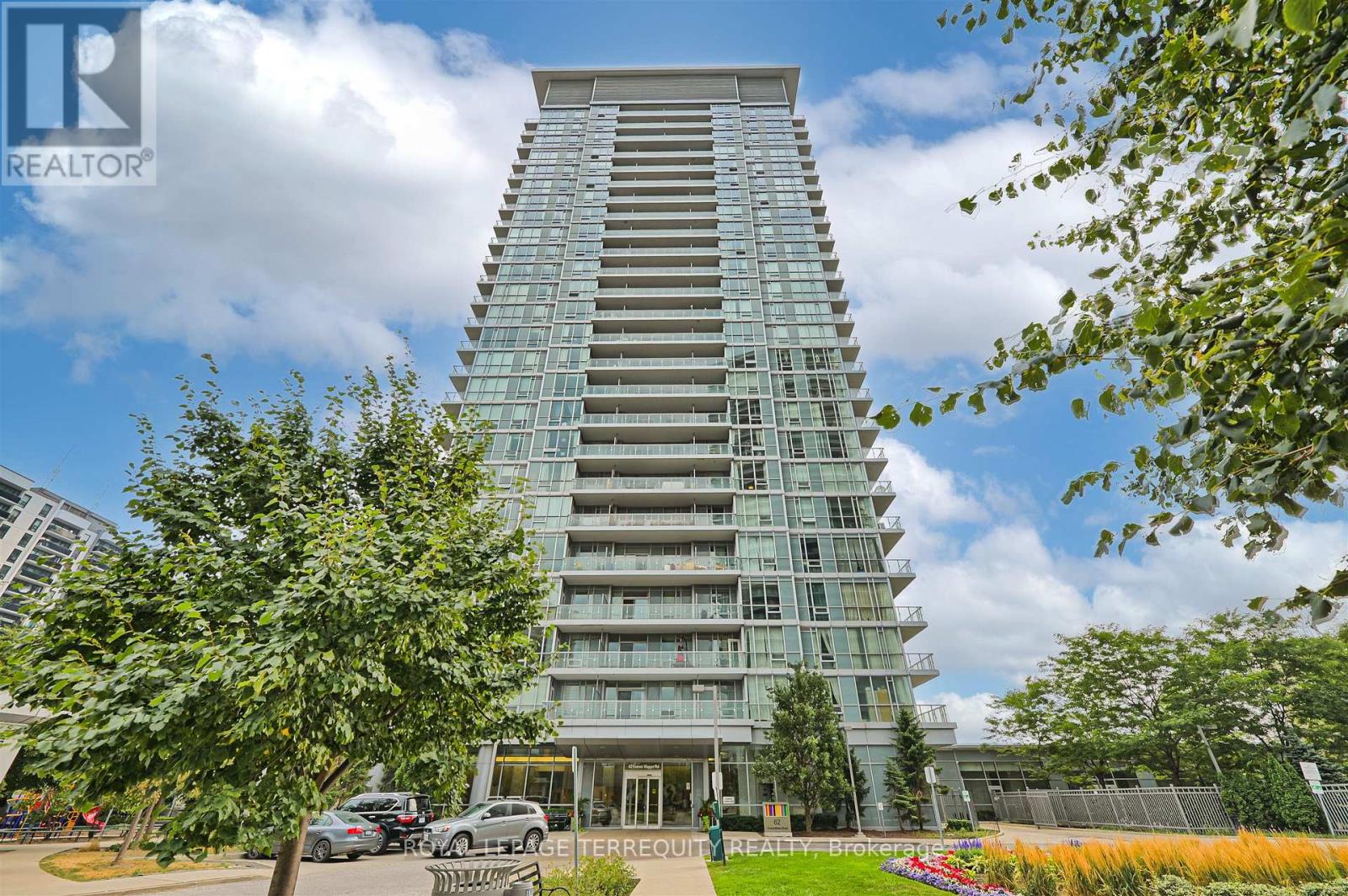 201 62 Forest Manor Rd, Toronto, ON M2J 0B6