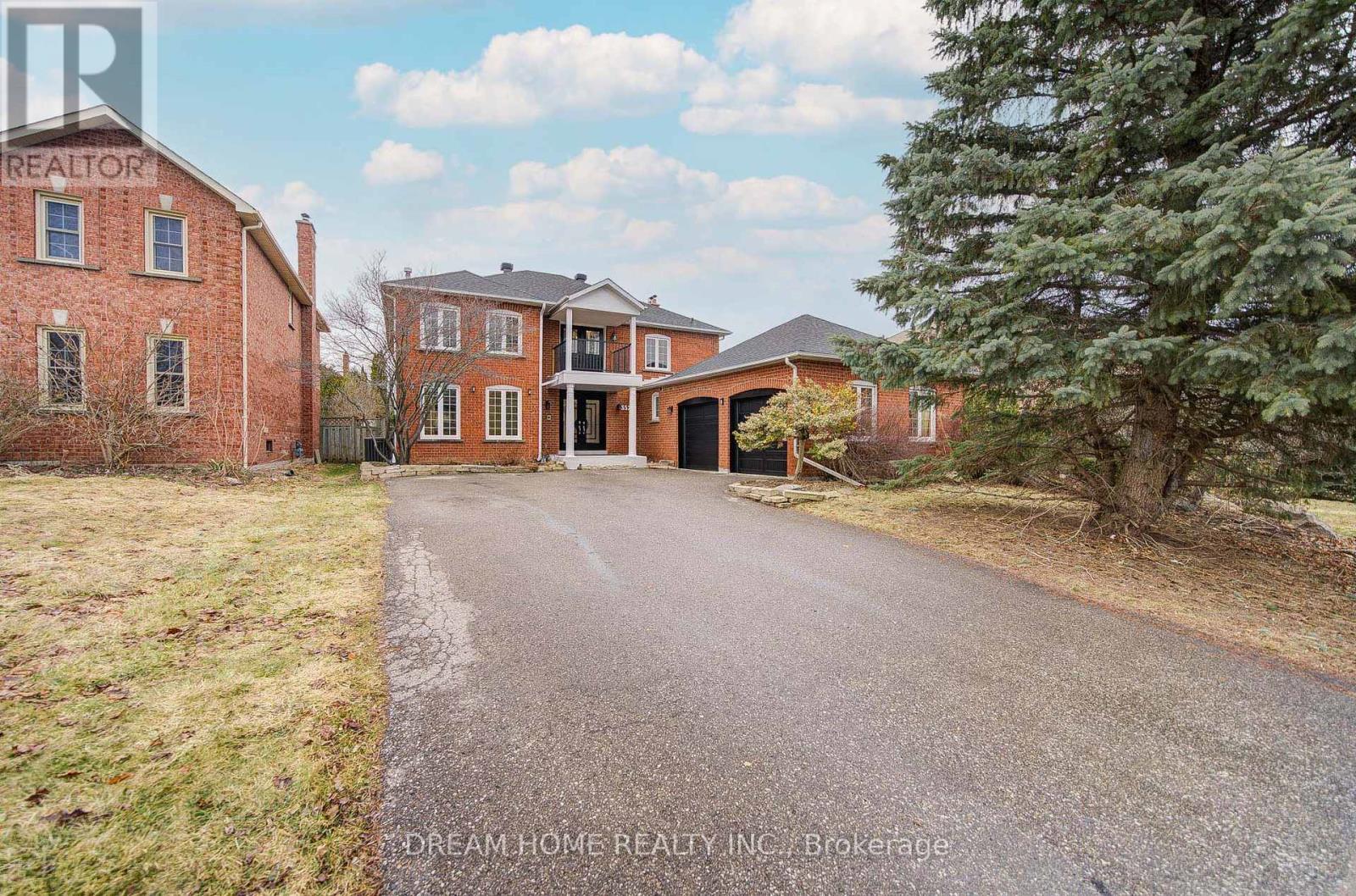 352 Kennedy St W, Aurora, ON L4G 5M4