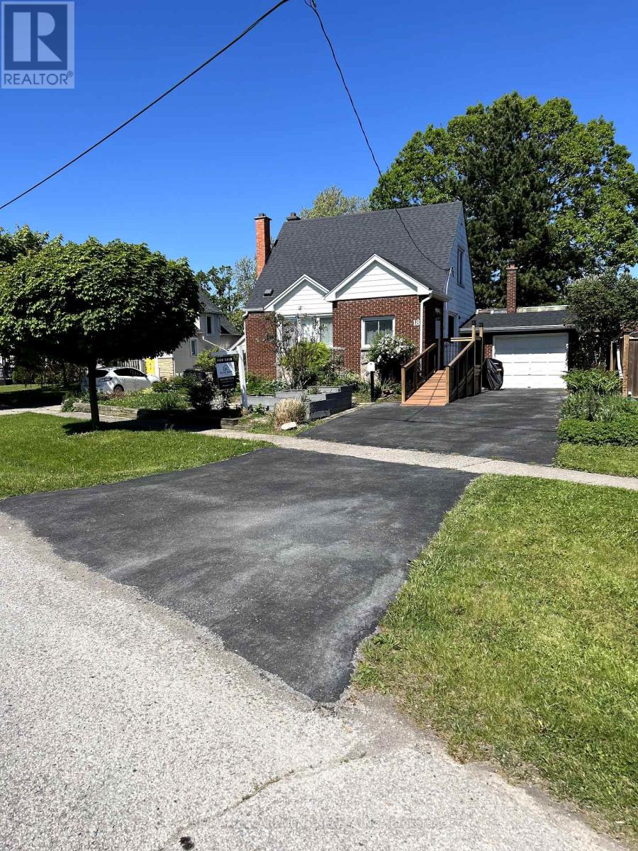 18 Flanders Ave, St. Catharines, ON L2M 5X3