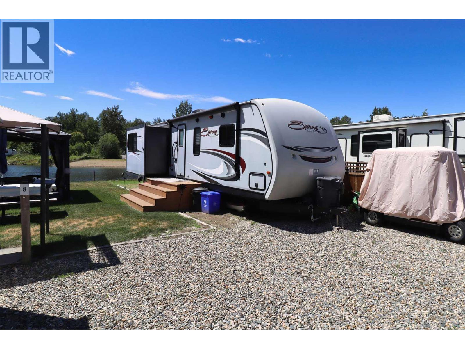 8 Eagle Ln, Lee Creek, BC V0E 1M4