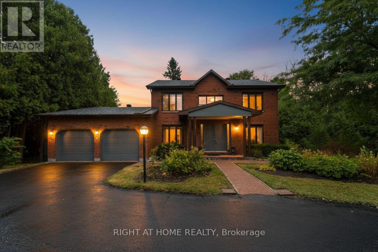 2 Muirfield Gdns, Ottawa, ON K2R 1B8