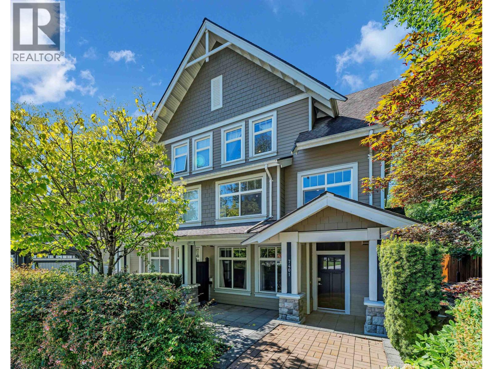 7401 Columbia St, Vancouver, BC V5X 4X4