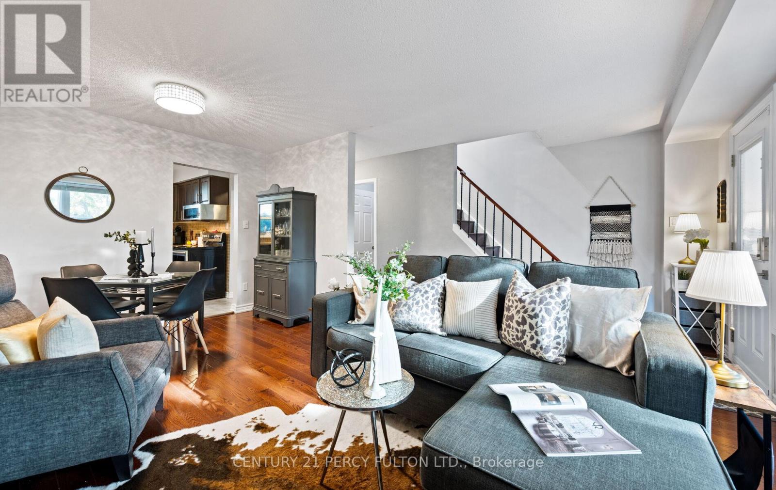 111 57 Golden Appleway, Toronto, ON M3A 3P2