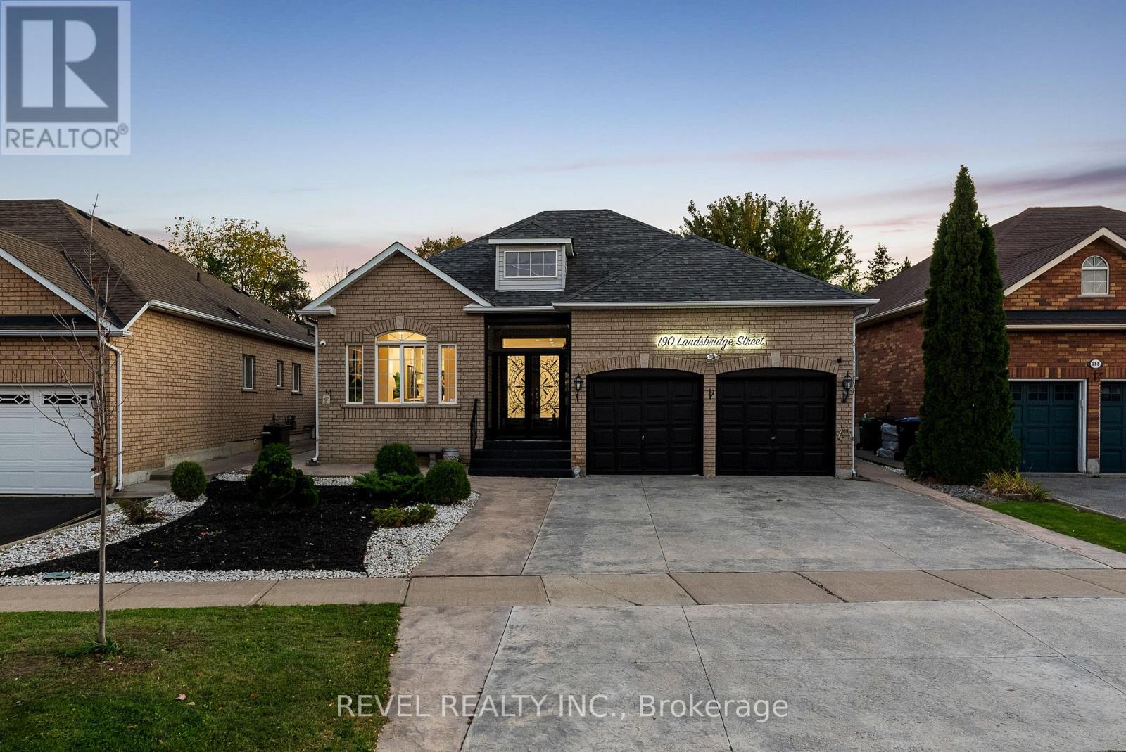 190 Landsbridge St, Caledon, ON L7E 2A3