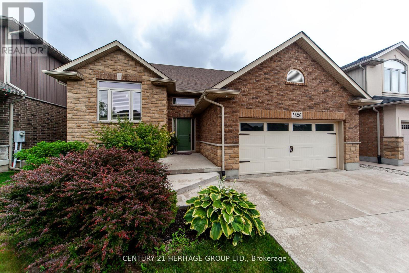 5826 Fiddlehead Ln, Niagara Falls, ON L2H 0E9