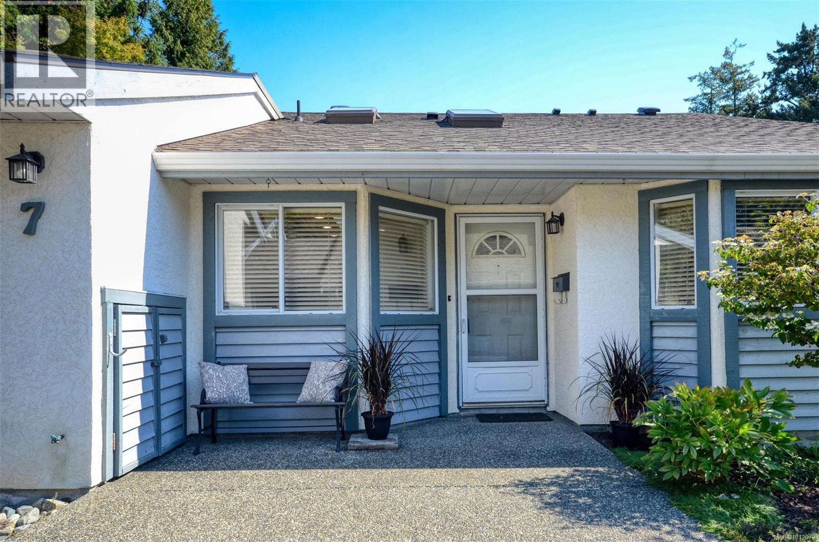 5156 Cordova Bay Rd Unit 7 Rd, Saanich, BC V8Y 2X5