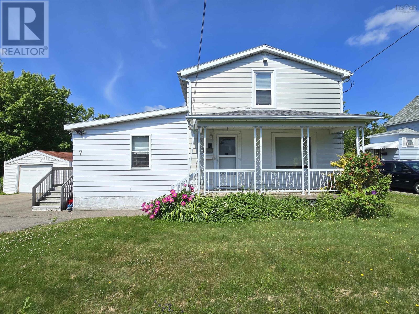 7 Cochrane St, Glace Bay, NS B1A 2W5