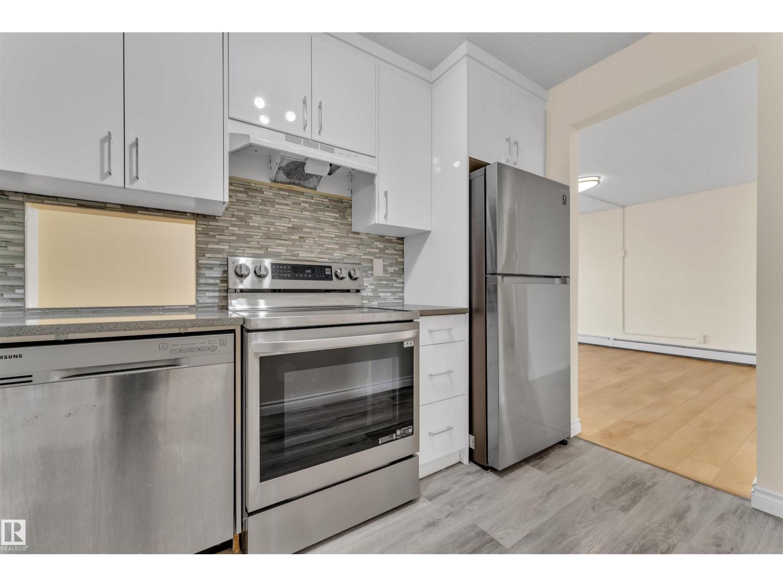 3855 76 Street Northwest #5, Edmonton, AB T6K 2P9