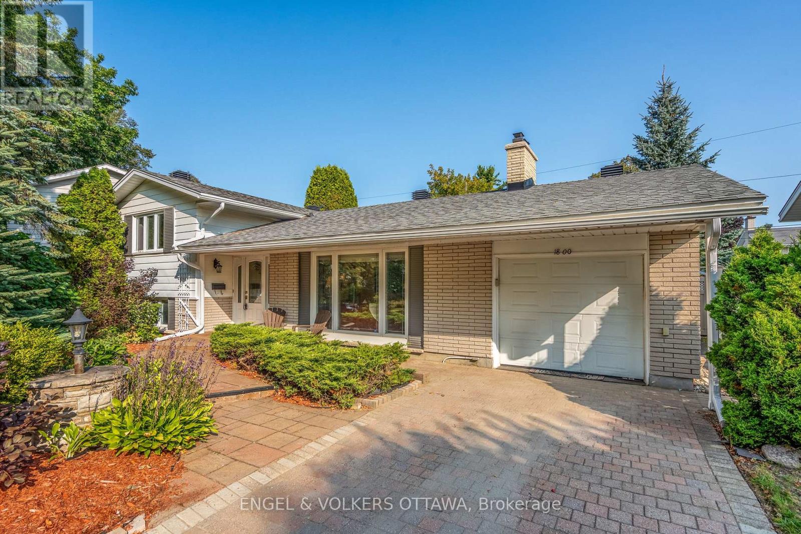 1800 Devlin Cres, Ottawa, ON K1H 5T6