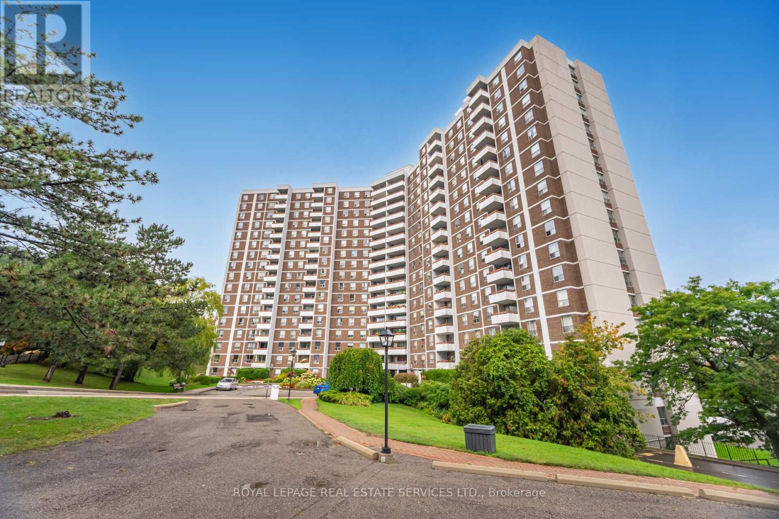 303 10 Edgecliff Golfway, Toronto, ON M3C 3A3