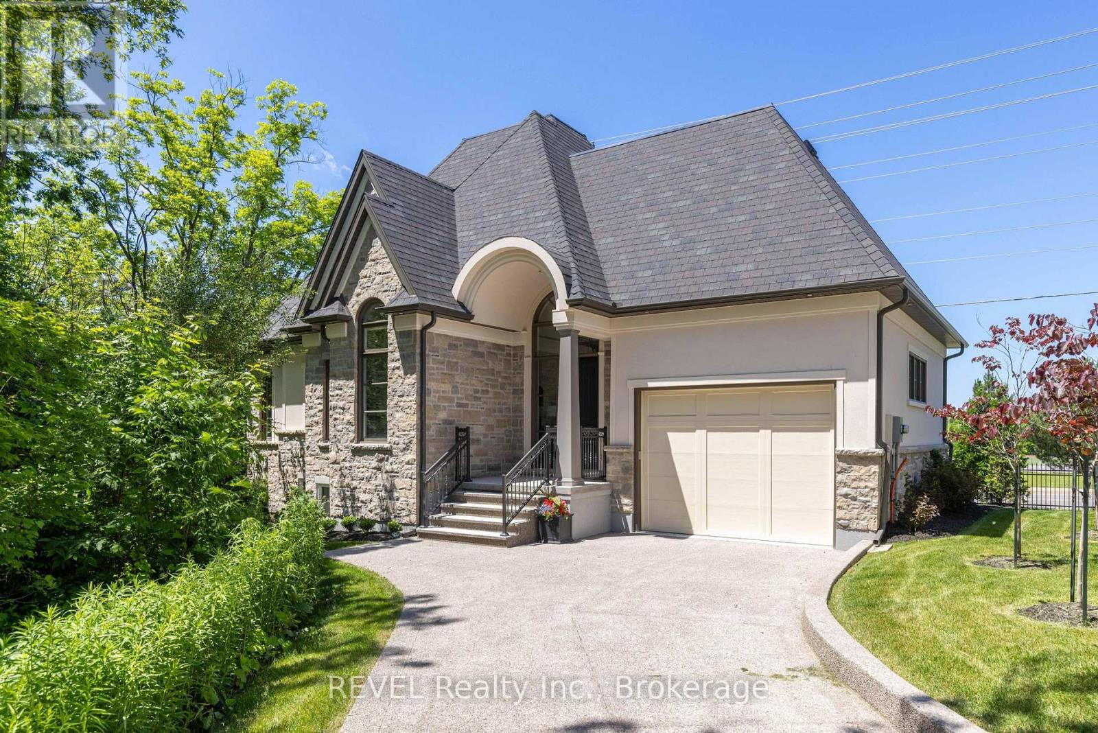 27 Arbourvale Common, St. Catharines, ON L2T 0A6