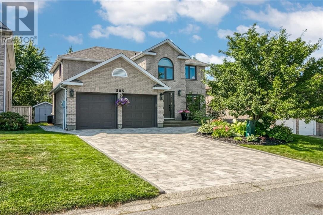 585 Moonrock Ave, Sudbury, ON P3E 5Z5