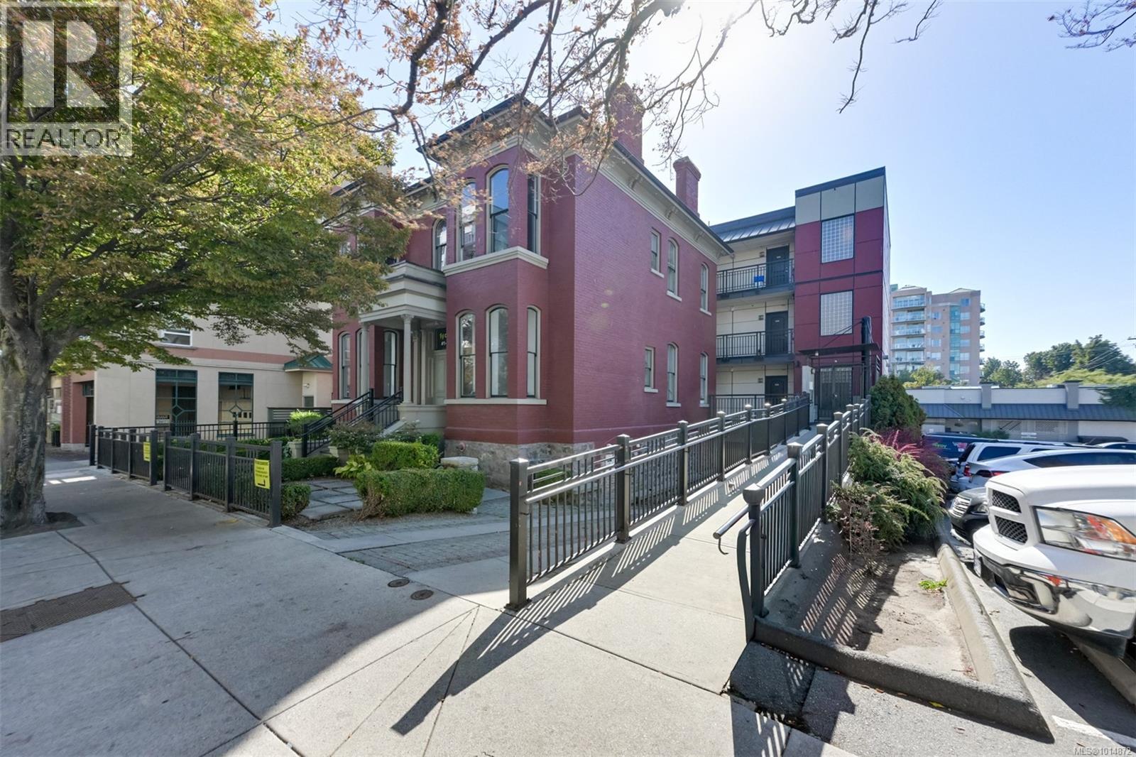 1007 Johnson St Unit 404 St, Victoria, BC V8V 3N6