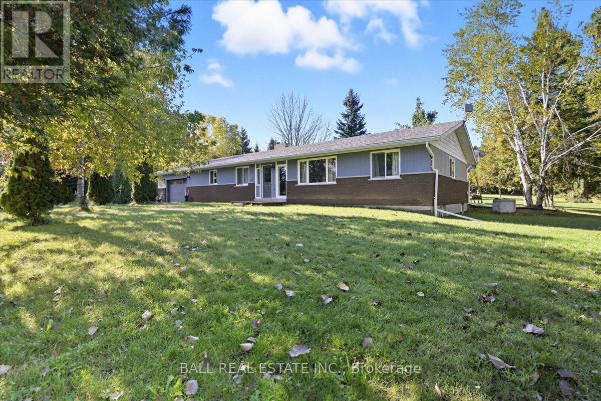 2046 Selwyn Rd, Selwyn, ON K0L 2H0