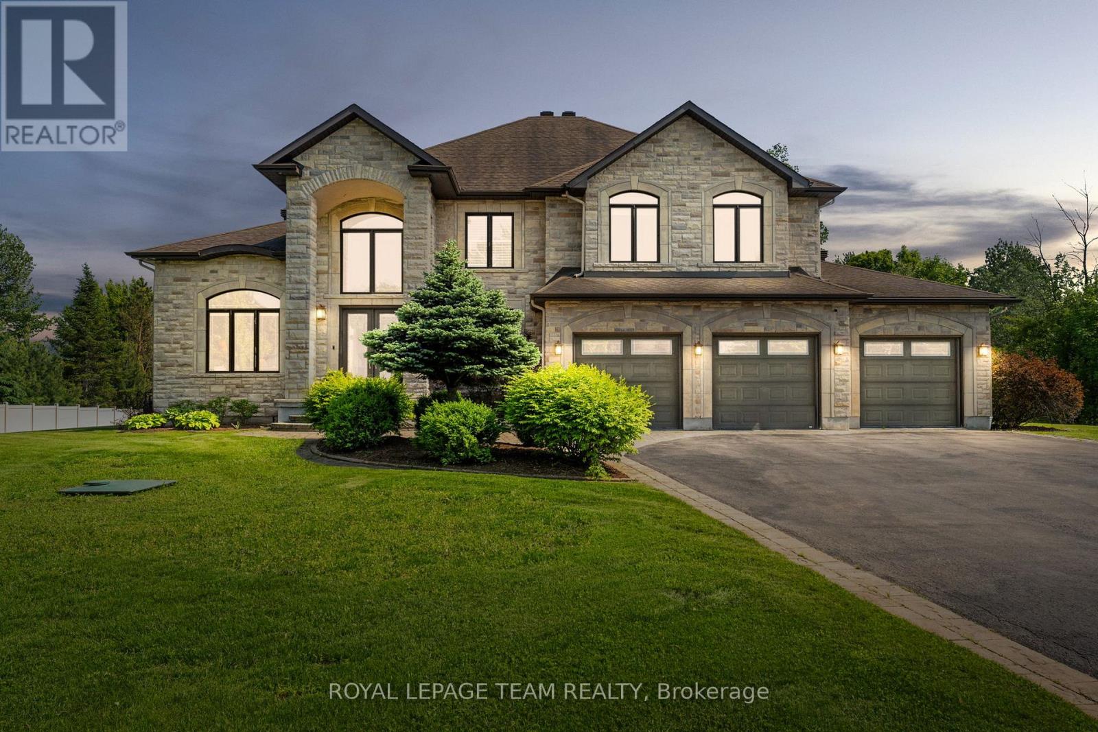 6132 Pebblewoods Dr, Ottawa, ON K4P 0A1