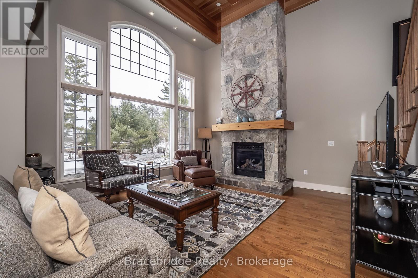 3876 Muskoka District Road 118 West 10 W3 Hwy, Muskoka Lakes, ON P0B 1J0