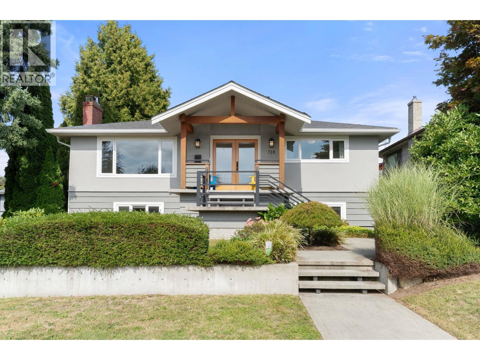728 E 6th St, North Vancouver, BC V7L 1R6