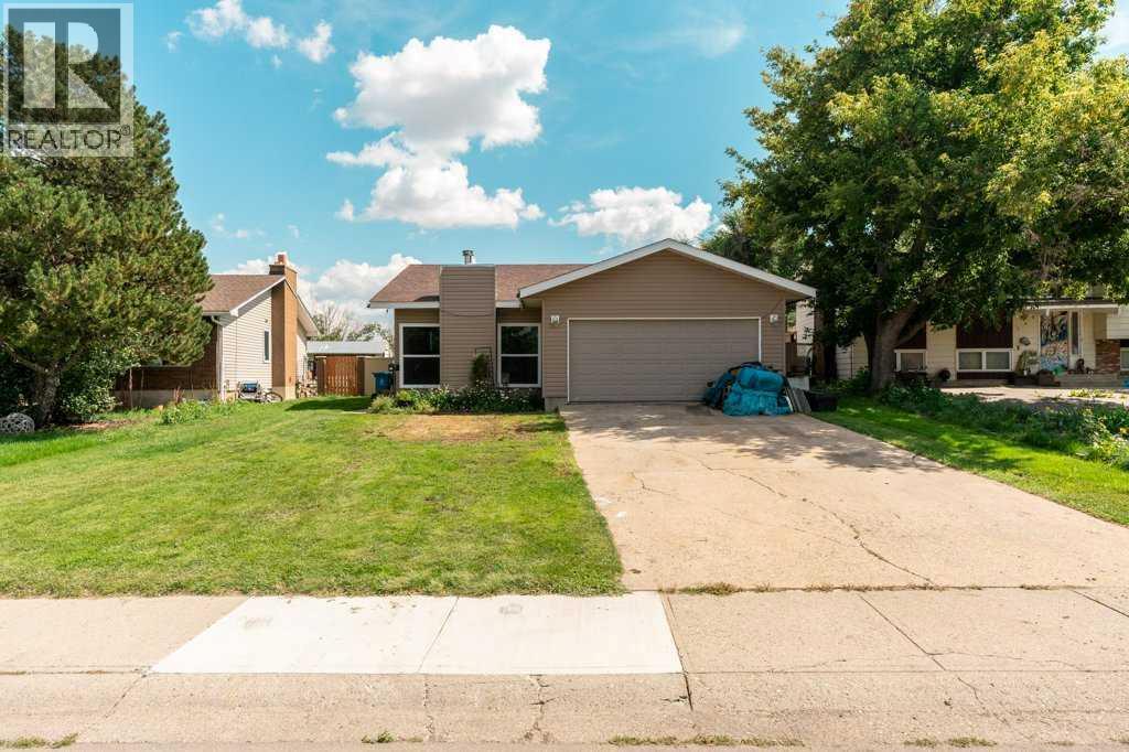 139 Laval Blvd W, Lethbridge, AB T1K 4G7