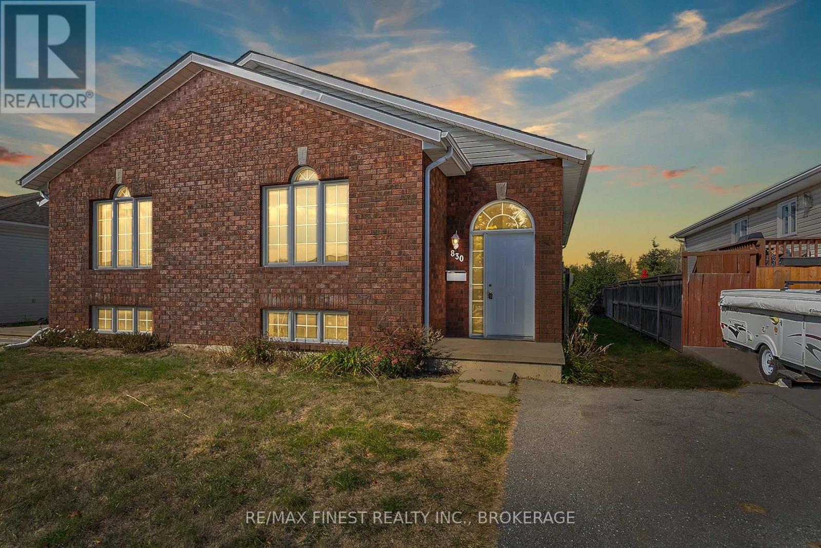 830 Peachwood St, Kingston, ON K7P 3G6