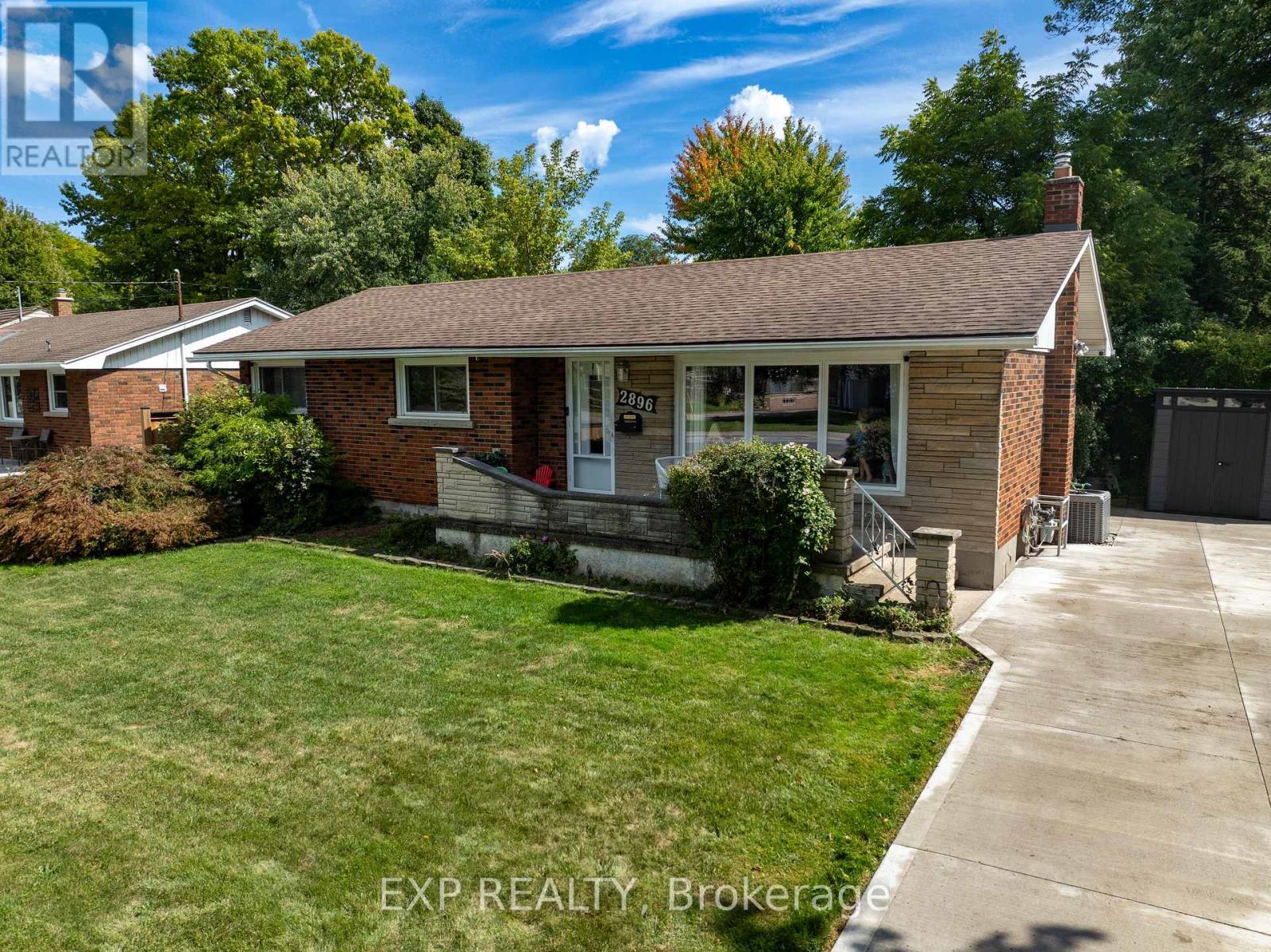 2896 Portage Rd, Niagara Falls Church's Lane, ON L2J 2J5
